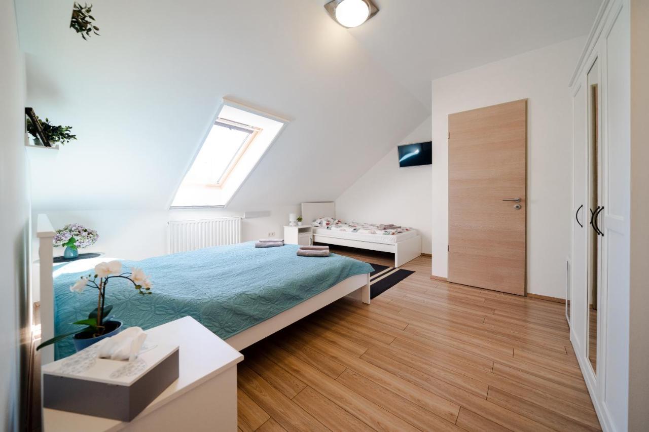 Guba Vendégház Győrújbarát Exterior foto